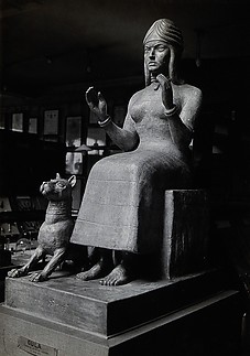A_sculpture_of_Gula2C_Sumerian_deity_of_healing3B_side_view__P_Wellcome_V0031350EL.jpg