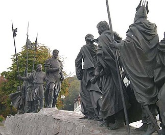 Fájlnév=Atilla_szoboreggyuttes.jpg
Fájlméret=49KiB
Méretek=550x451
Hozzáadás dátuma=2016 Január 13. Atilla_szoboreggyuttes.jpg