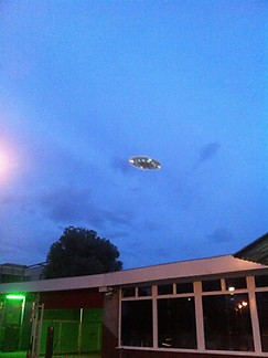 Fájlnév=Ufo.jpg
Fájlméret=35KiB
Méretek=360x480
Hozzáadás dátuma=2011 Július 13. Ufo.jpg