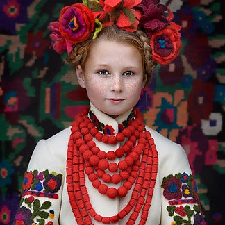 Fájlnév=traditional-ukrainian-flower-crowns-treti-pivni-1.jpg
Fájlméret=97KiB
Méretek=605x605
Hozzáadás dátuma=2016 November 5. traditional-ukrainian-flower-crowns-treti-pivni-1.jpg