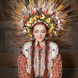 Fájlnév=traditional-ukrainian-flower-crowns-treti-pivni-2.jpg
Fájlméret=147KiB
Méretek=605x605
Hozzáadás dátuma=2016 November 5. traditional-ukrainian-flower-crowns-treti-pivni-2.jpg